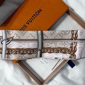 Authentic BRAND NEW Louis Vuitton Scarf in Box